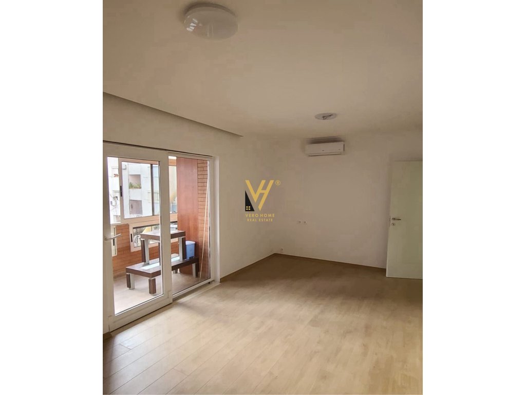 JEPET ZYRE 88 M2 ME QERA NE QENDER 120.000 LEKE