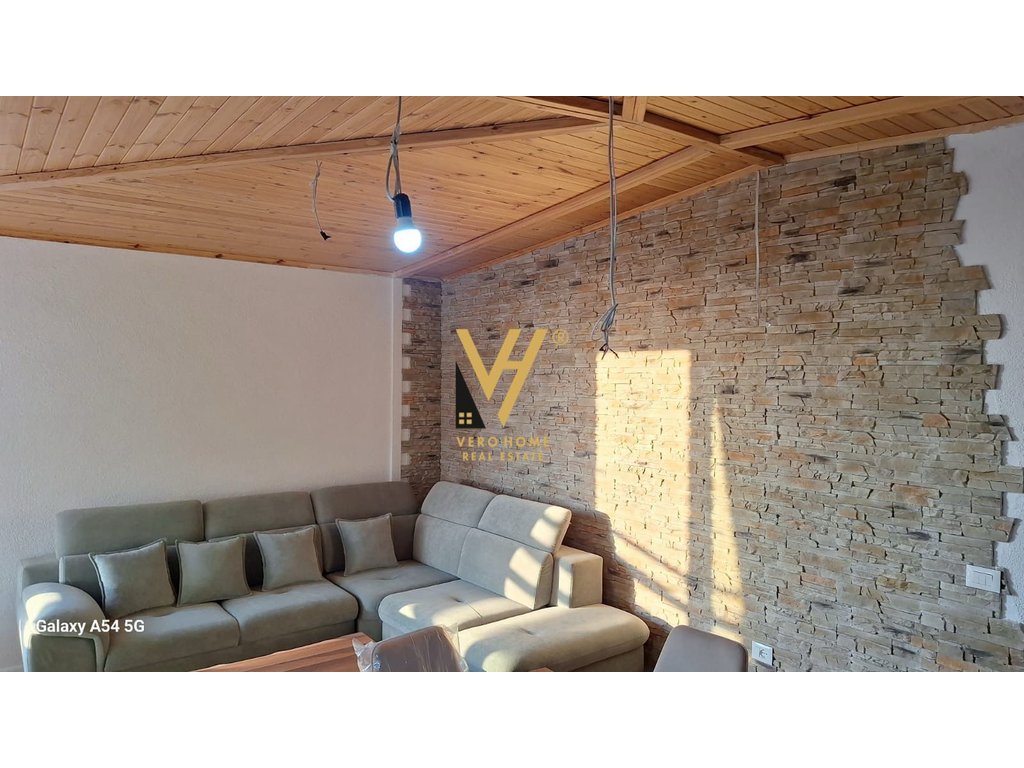 JEPET DUPLEX 2+1+2+2BLK ME QERA NE SHKOZE 70.000 LEKE