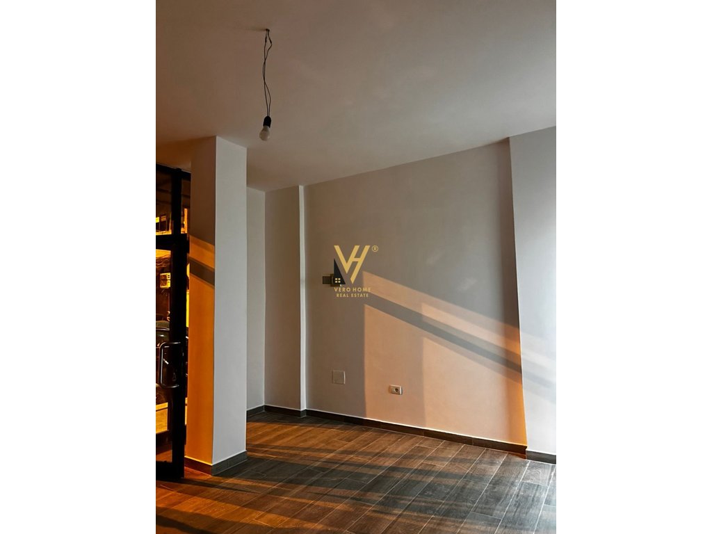 BUSINESS SPACE 32 M2 FOR RENT NEAR DINAMO STADIUM 45,000 LEKE