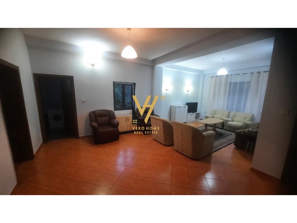 JEPET APARTAMENT 3+1+3BLK ME QIRA TE QYTET STUDENTI 45.000 LEKE