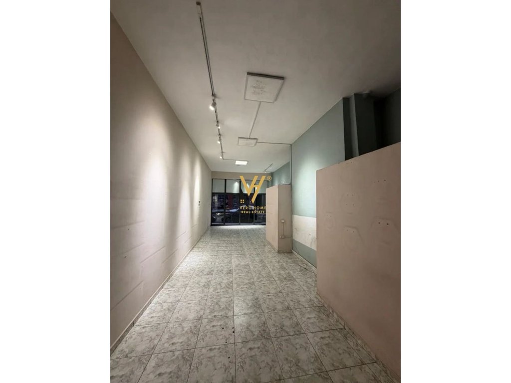 JEPET AMBIENT BIZNESI 82 M2 ME QIRA TE RRUGA E DIBRES 850 EURO