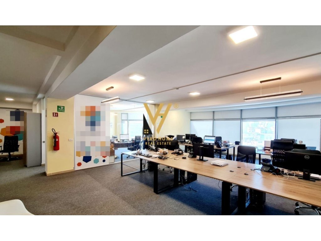 JEPET AMBIENT KOMERCIAL 290 M2 ME QERA TE KOMPLEKSI HALILI 2.900 EURO