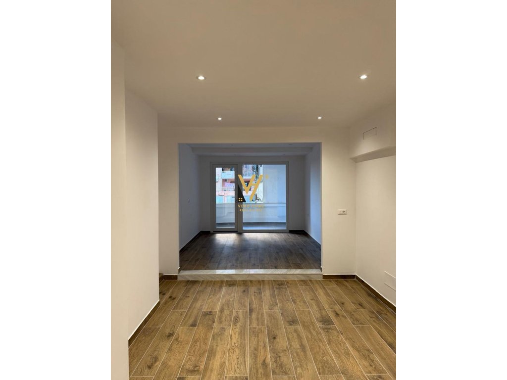 LOCALE COMMERCIALE IN VENDITA 60 M2 ALLA STAZIONE DEI TRENI 156.000 EURO
