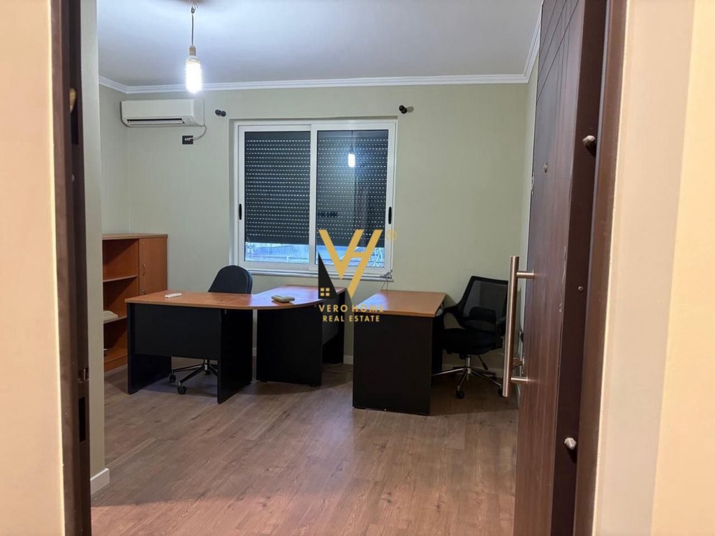 Kancelář 50 m2 k pronájmu v Bloku 600 eur