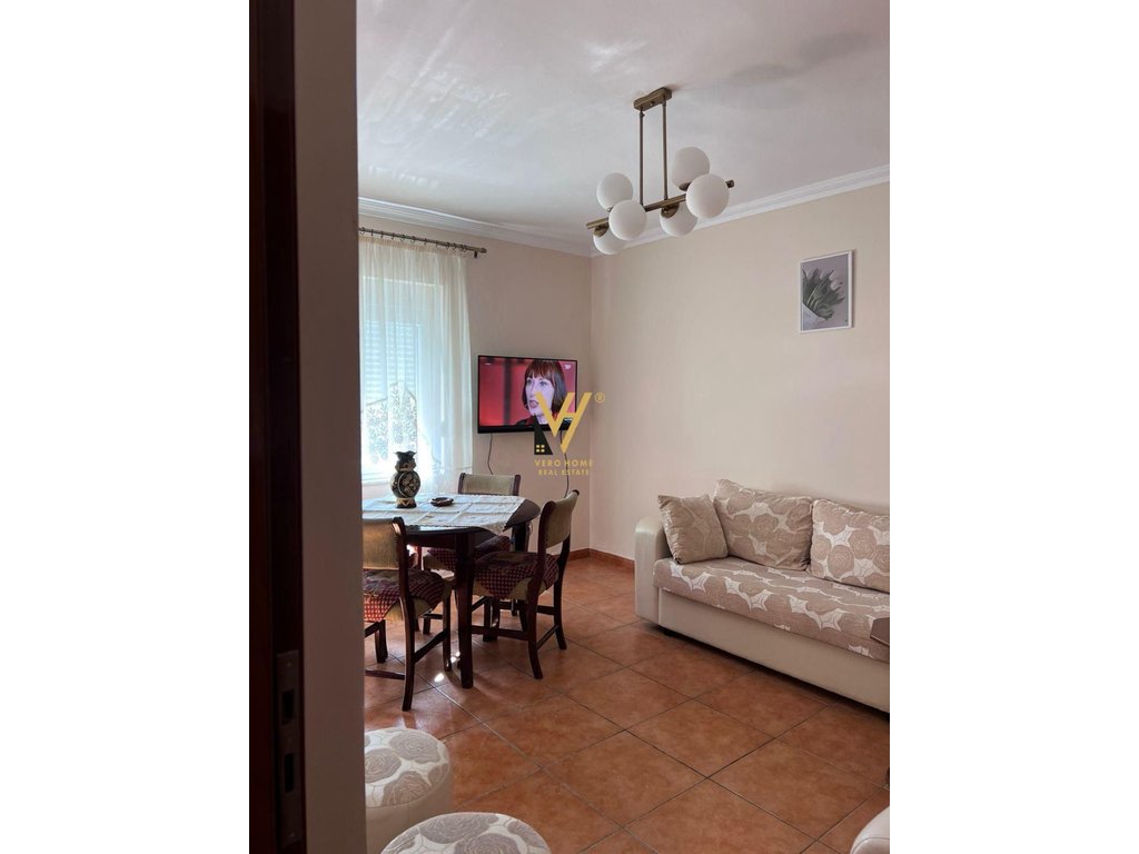 2+1+balcony apartment for rent on Elbasan Street 80,000 lek
