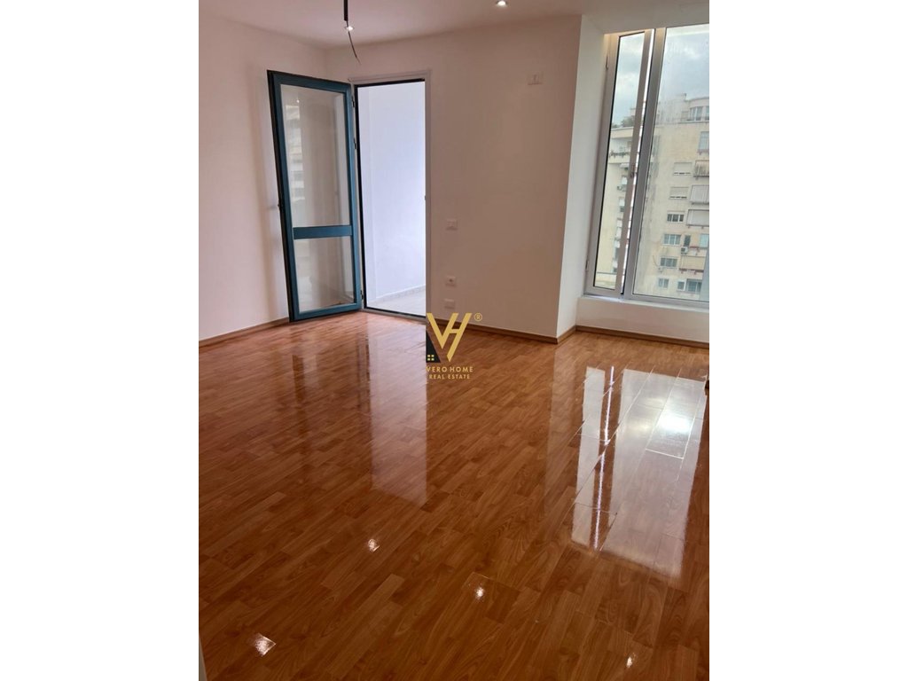 OFFICE 190 M2 FOR RENT AT AIR ALBANIA 2,000 EURO
