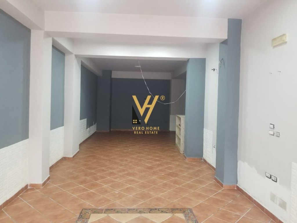 BUSINESS PREMISES 65 M2 FOR RENT ON ELBASAN STREET 60,000 LEKES