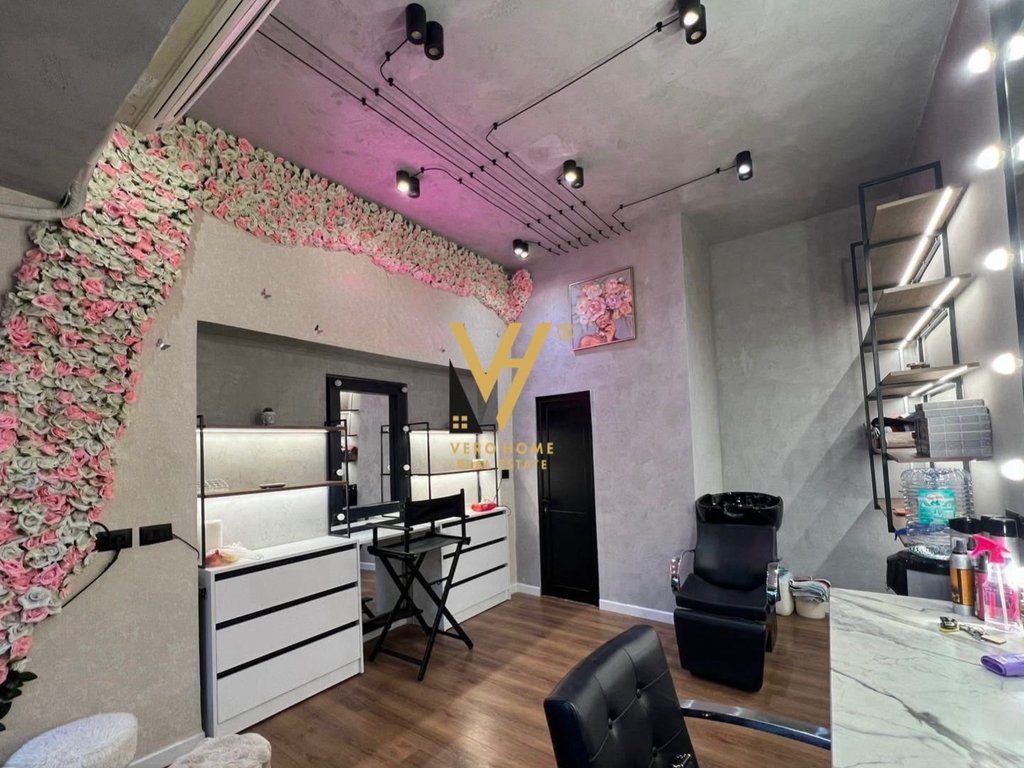 BUSINESS PREMISES 70 M2 FOR RENT IN MYSLYM SHYRI 85,000 LEKE