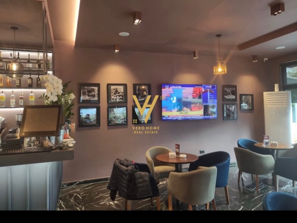 JEPET BAR-KAFE & SALLE EVENTESH ME QIRA NE KAMEZ 400.000 LEKE