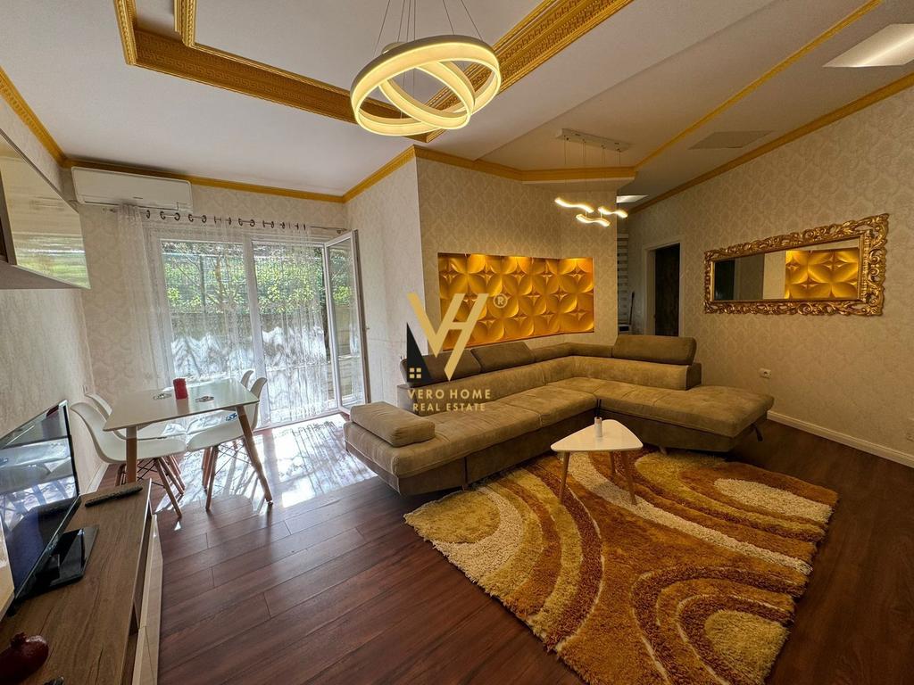 Byt 2+1+balkon k pronájmu u Liqeni Thate za 800 eur