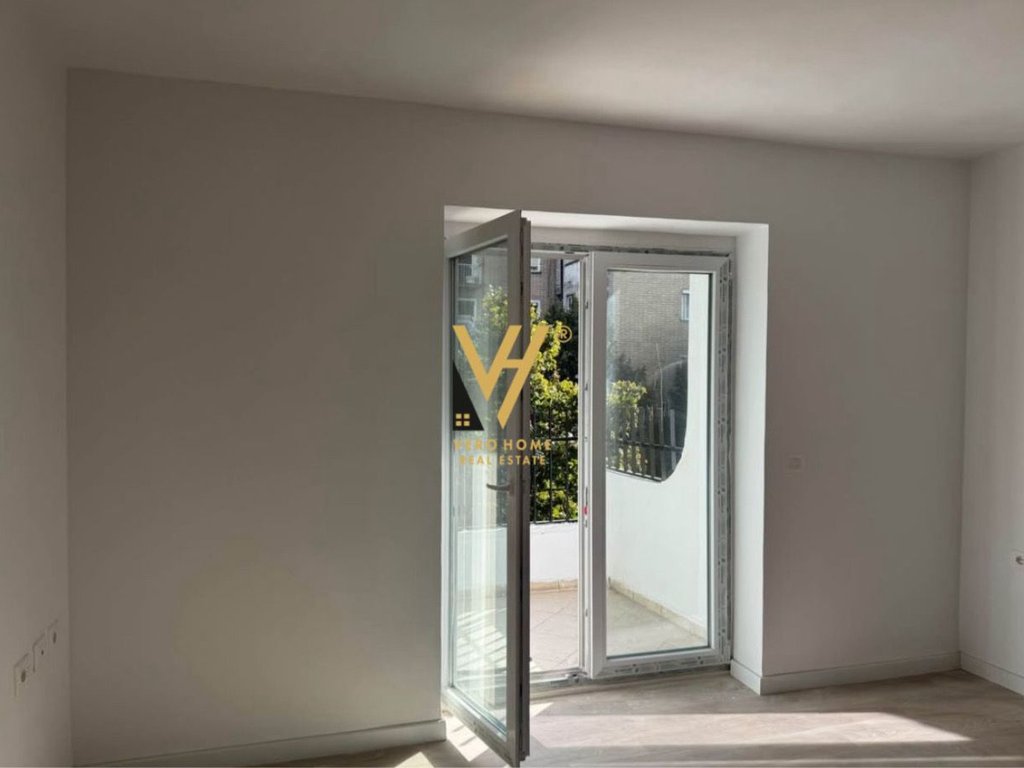 UFFICIO 95 M2 IN AFFITTO IN VIA BARDHYL 70.000 LEKE