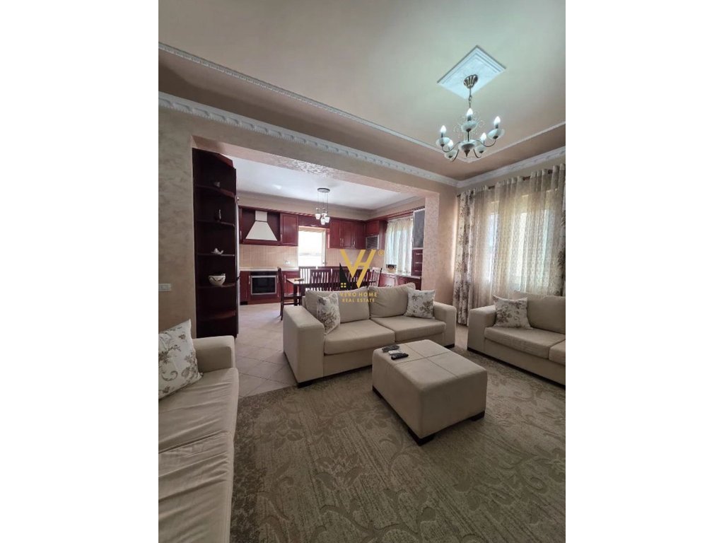 JEPET PENTHOUSE 3+1+VERANDE ME QIRA NE ASTIR 950 EURO