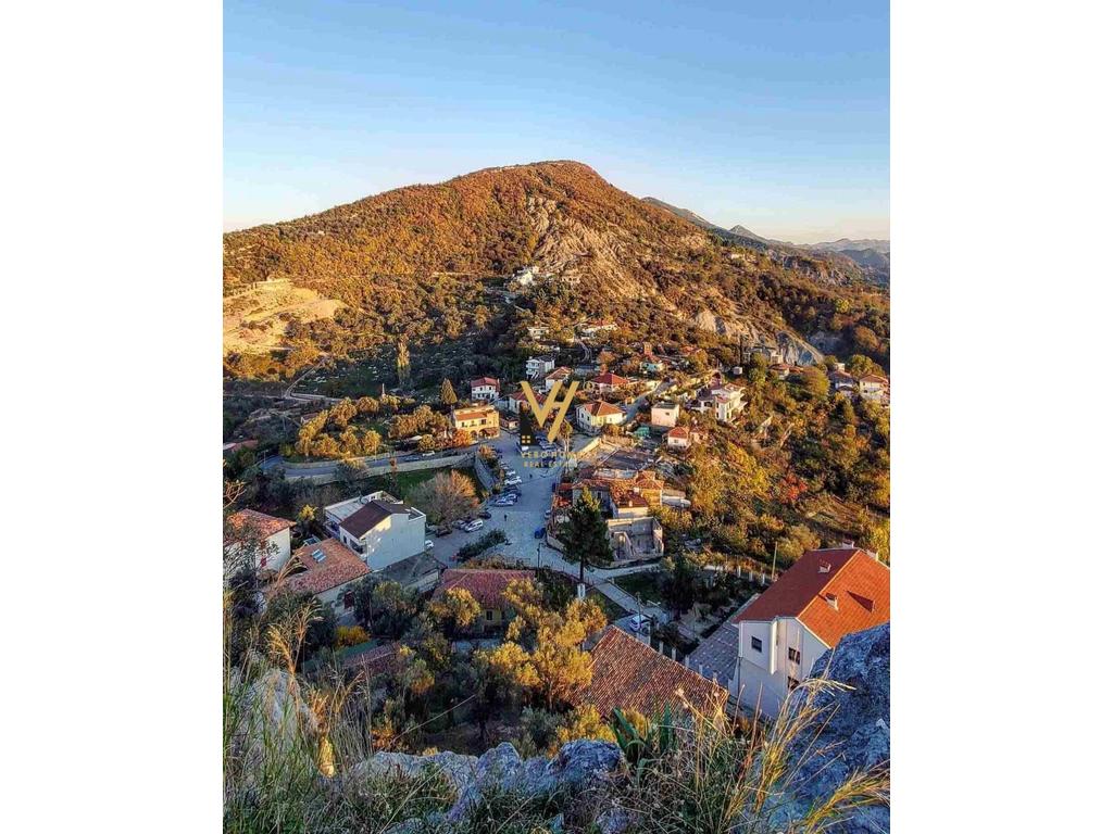 TERRENO IN VENDITA 3.500 M2 A PETRELE 543.000 EURO