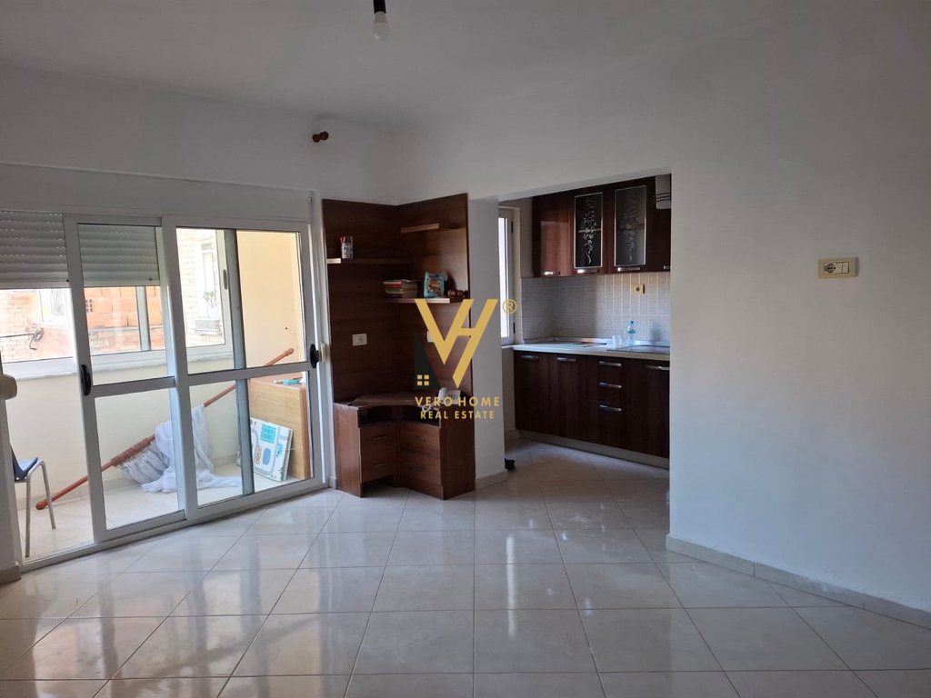 JEPET APARTAMENT 2+1+BLK ME QIRA TE RRUGA E ELBASANIT 40.000 LEKE
