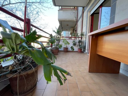 Si affitta locale commerciale al terzo piano, Via Kavaja, 900 Euro