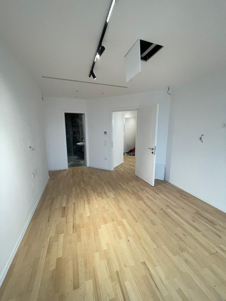 Apartament 2+1+2 Për Shitje në Rruga e Kosovarëve, Tiranë - Çmimi: Kontaktoni | Sipërfaqe në m²