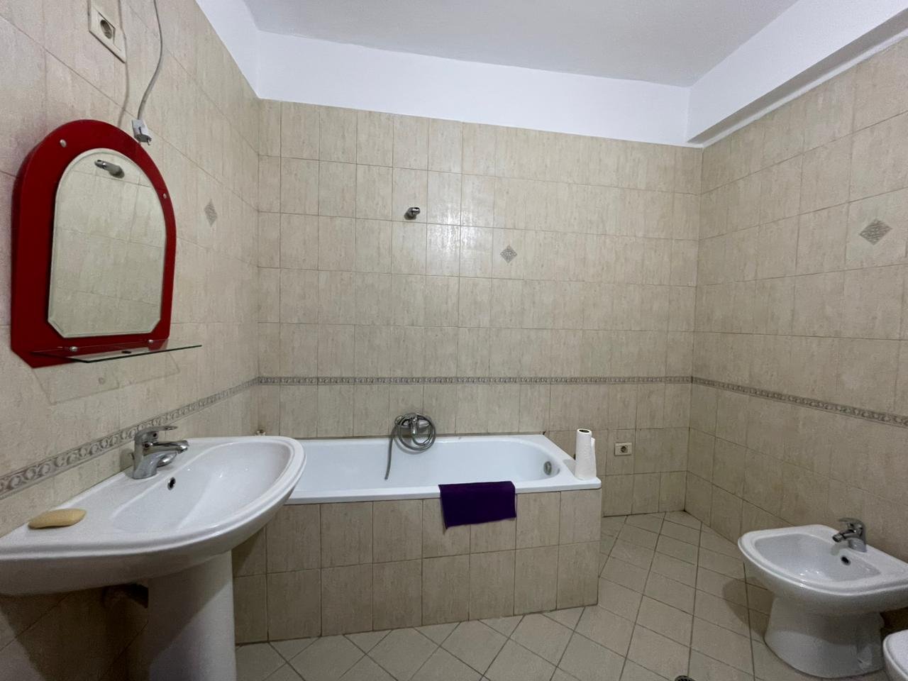 Business space for rent, 3rd floor, Kavaja Street, 900 Eur