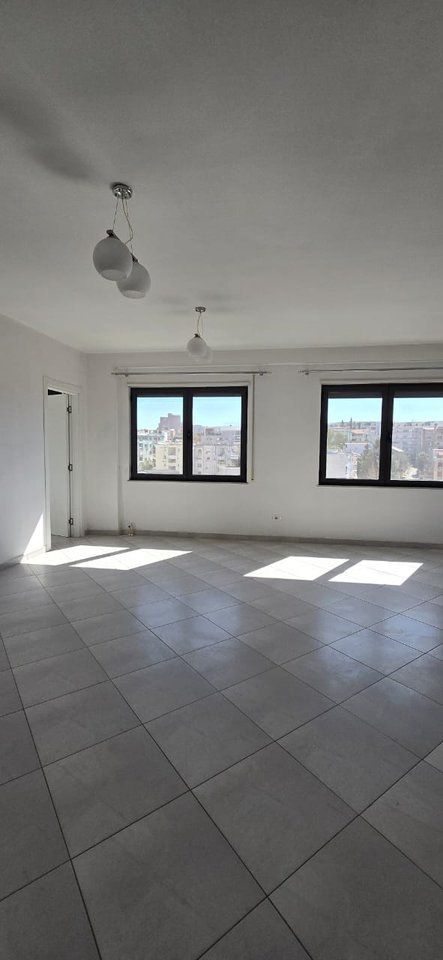 Shitet 2+1 prane Tregut Elektrik