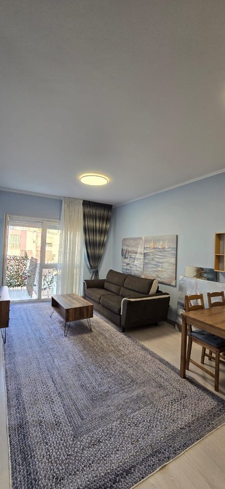 Qira 1+1 tek Rruga e Barrikadave 650 eur bruto