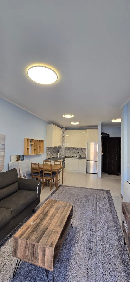 Qira 1+1 tek Rruga e Barrikadave 650 eur bruto