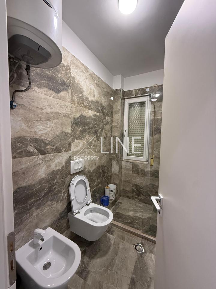 For rent 2+1 apartment with 2+2 parking spaces at Liqeni i Thate.
