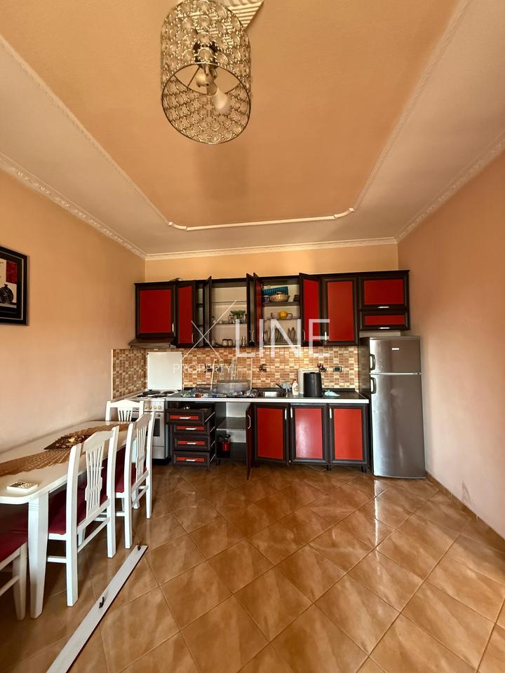 Il 2° piano di un edificio a Private Babrru è in affitto.