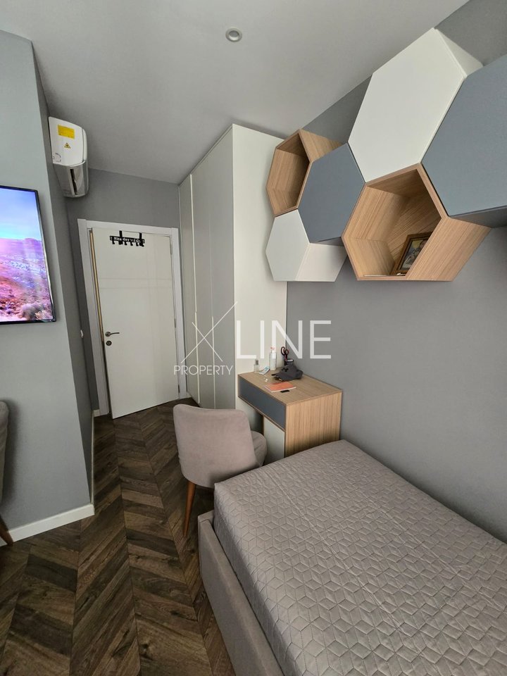 Shitet apartament 2+1+2 ballkone tek Golden Park 3