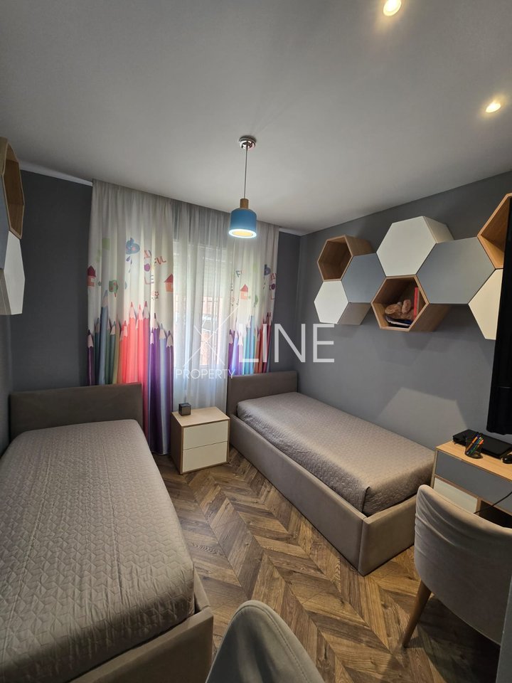 Shitet apartament 2+1+2 ballkone tek Golden Park 3