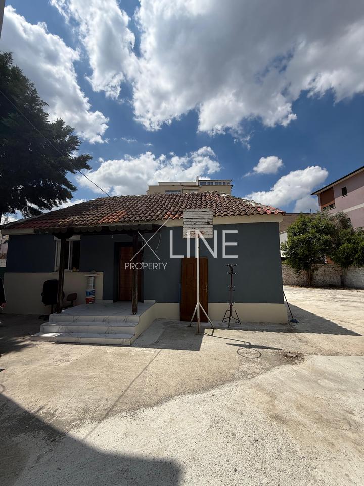 Private house with yard for rent in Don Bosko