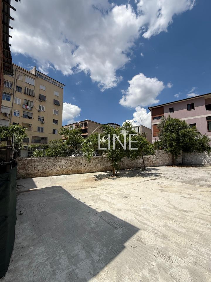 Private house with yard for rent in Don Bosko