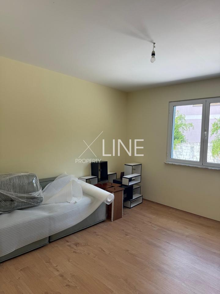 Private house with yard for rent in Don Bosko