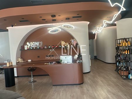 Vendesi attività commerciale del centro estetico ad Astir in vendita