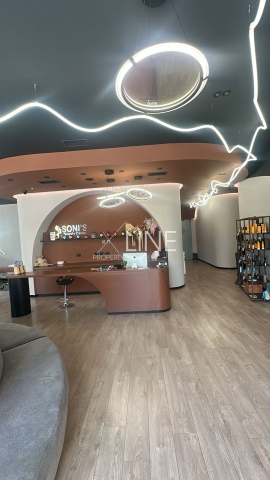 Vendesi attività commerciale del centro estetico ad Astir in vendita