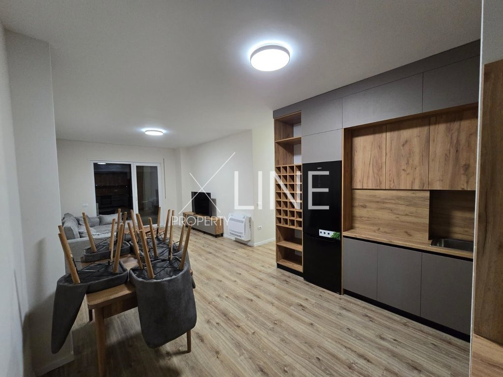 Shitet Apartament 3+1+2+ballkon ne Kamez
