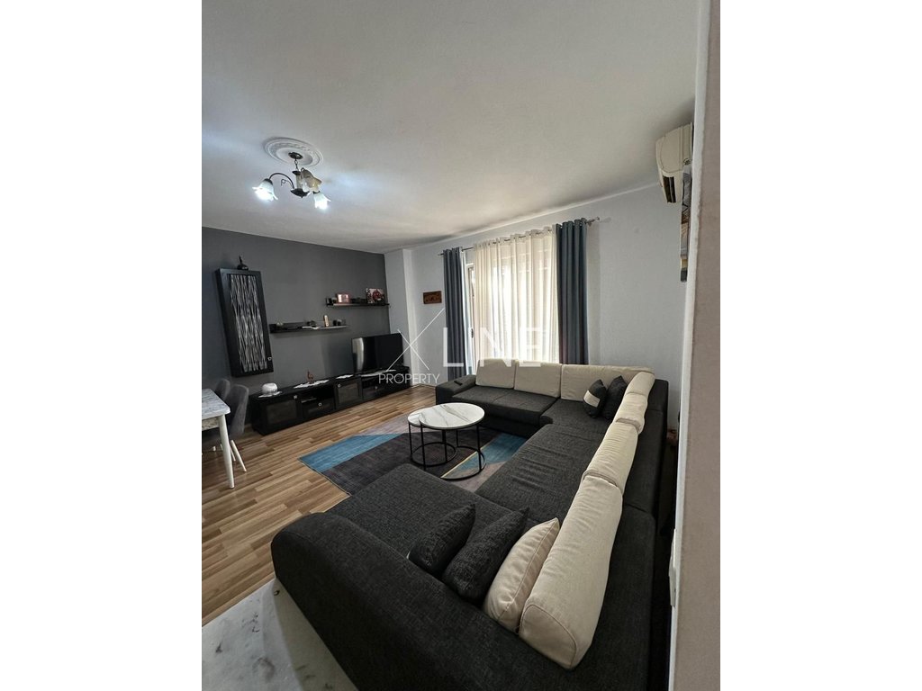 Shitet apartament 1+1 ne Kamez
